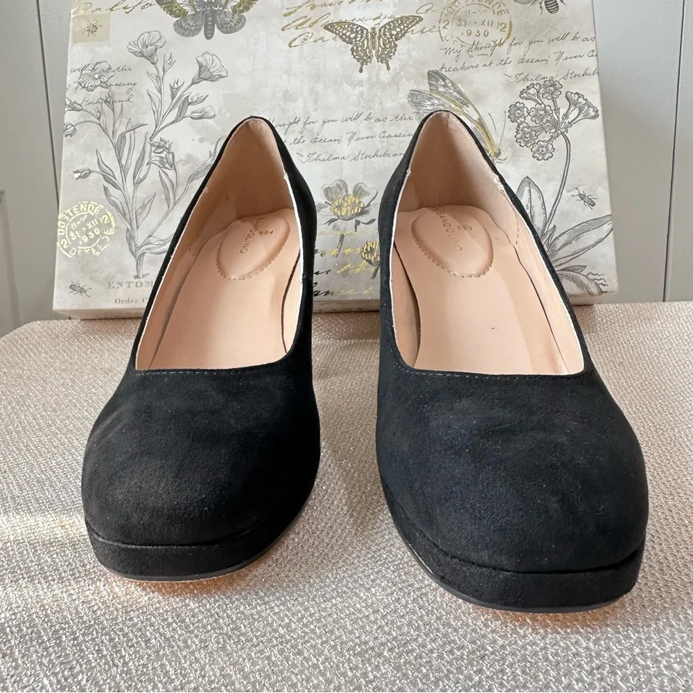 Bandolino Cooler Black Suede Platform Block Heel Pumps Size 9